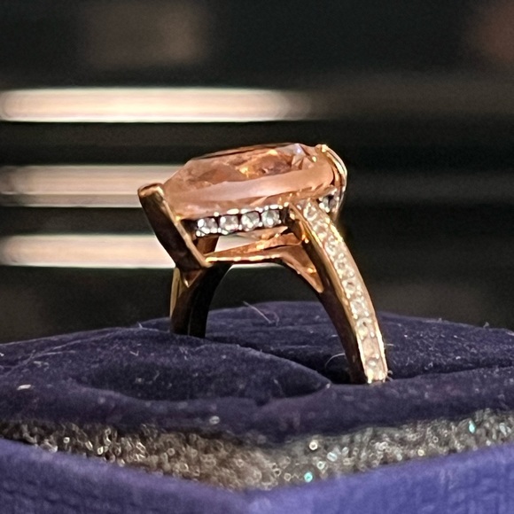 Peach/blush pink Swarovski set. Tear drop ring, earrings and adjustable necklace - Picture 6 of 7